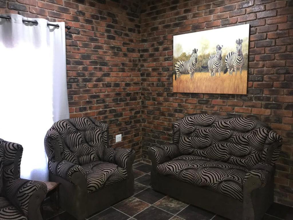Kruger Wild Dog Inn Marloth Park Exteriér fotografie